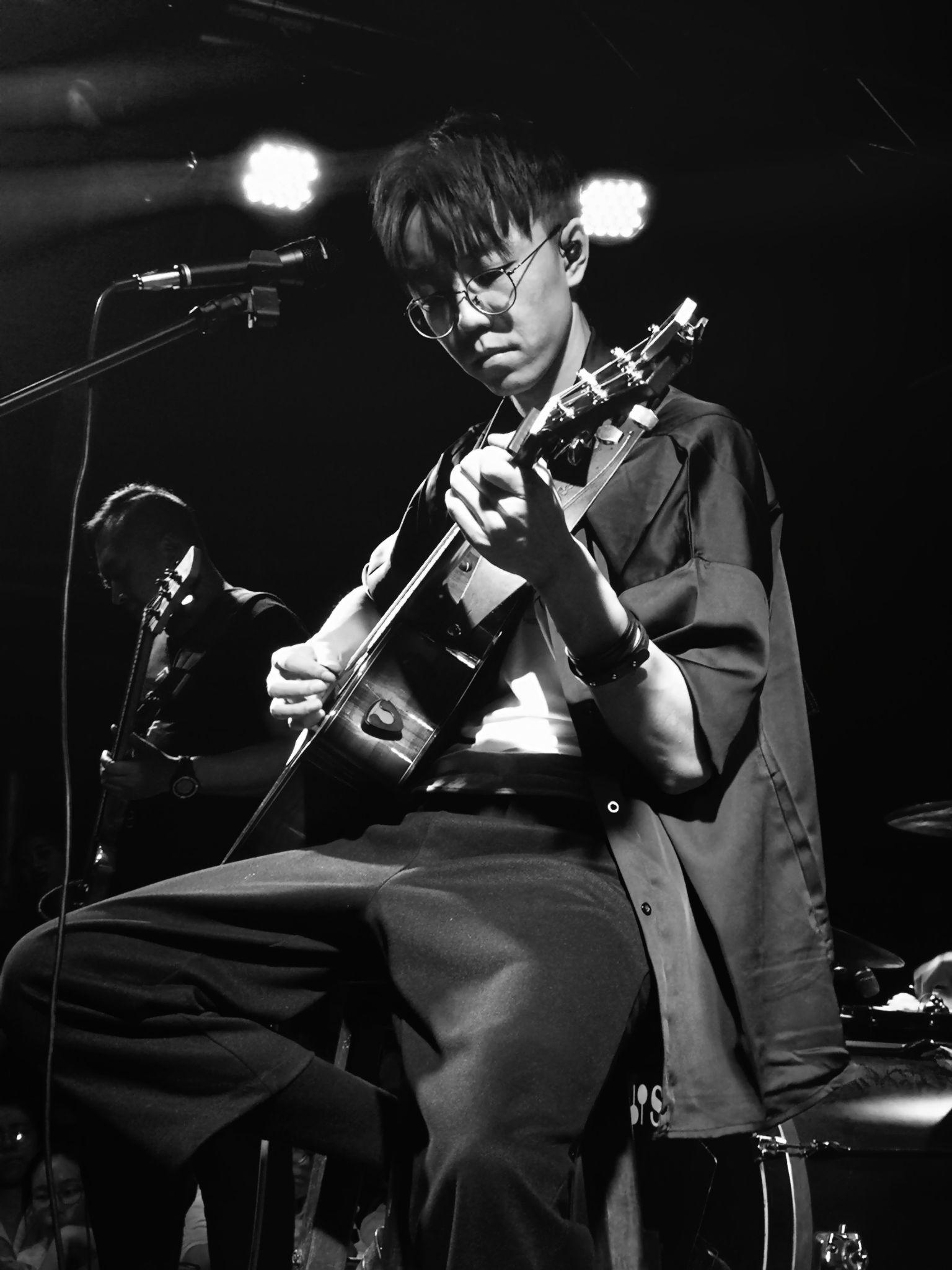 听歌手陈鸿宇的现场是一种什么样的体验