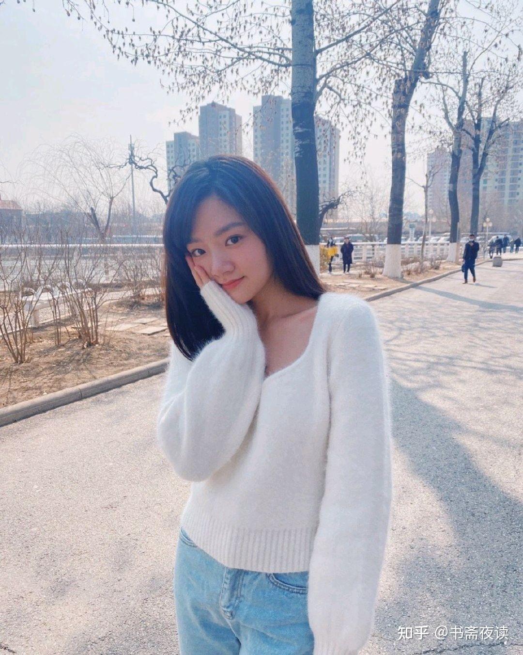 昨日网络剧《朱颜》在横店开拍,目前更名为玉骨遥,由李尔云任制片人