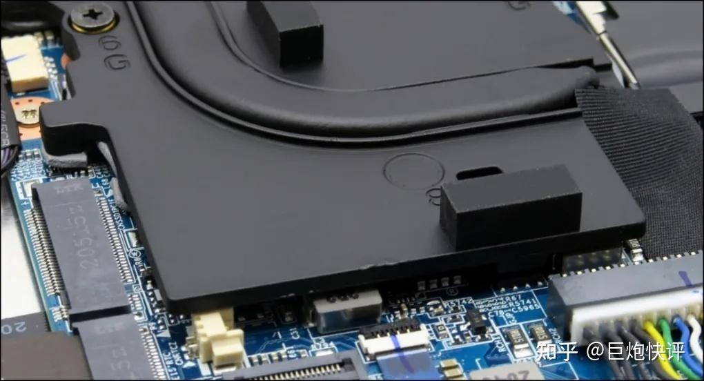 之前,机械革命x10ti-s"稳定跑满酷睿i7 10875h的120w功率"给游戏玩家