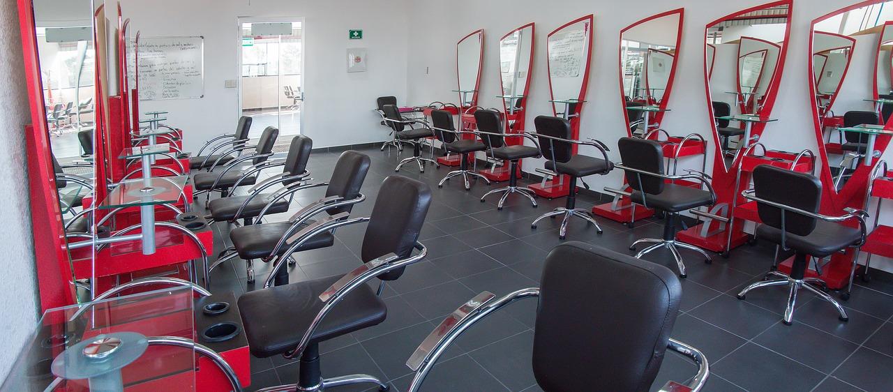 2. 防水防潮设计