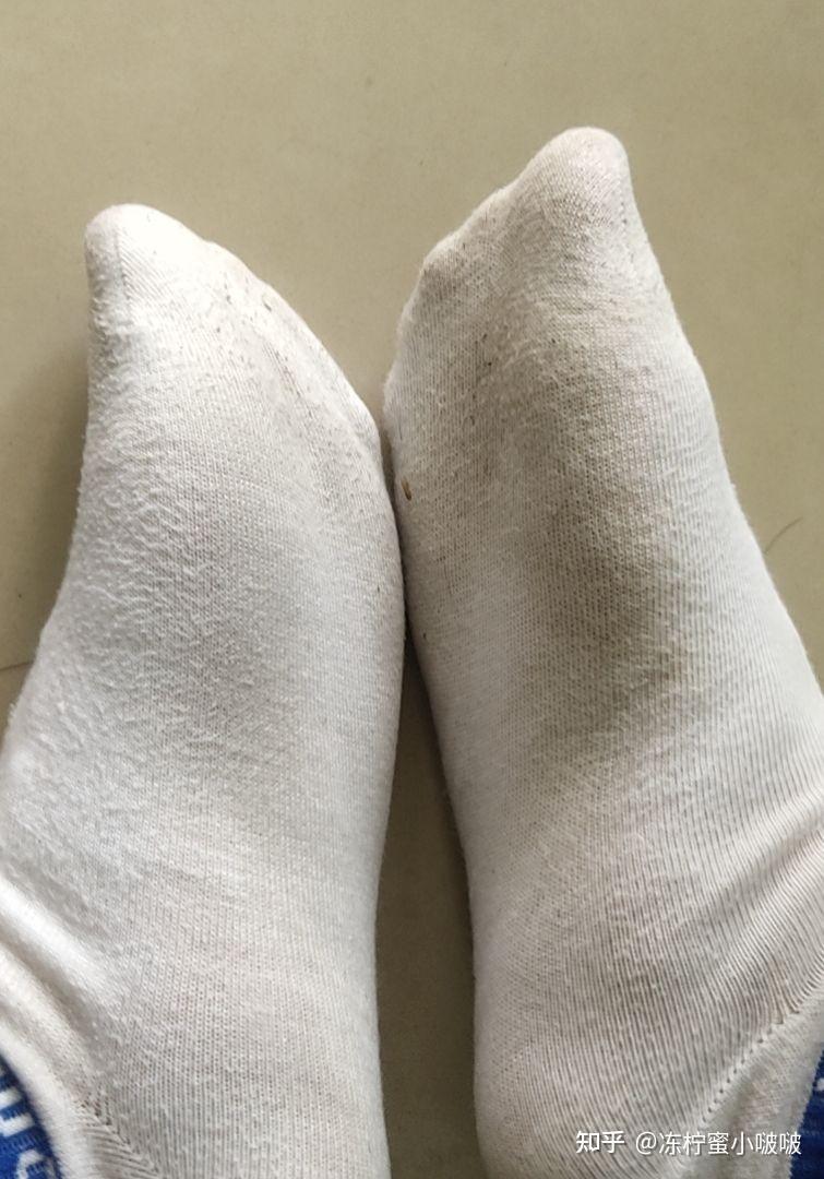 女生能把白棉袜穿变色吗? - 知乎