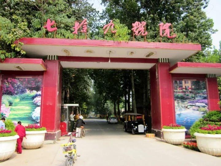 文艺团体一个是公主坟附近的大院子弟,文化性格鲜明的新北京群体,北京