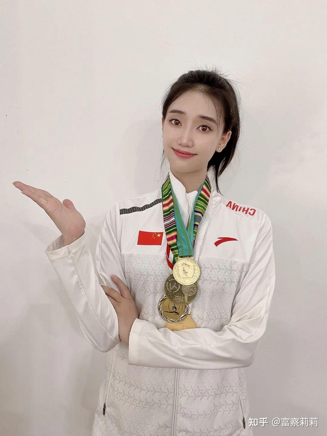 世界冠军舒思瑶正式成为svj电动牙刷形象代言人!