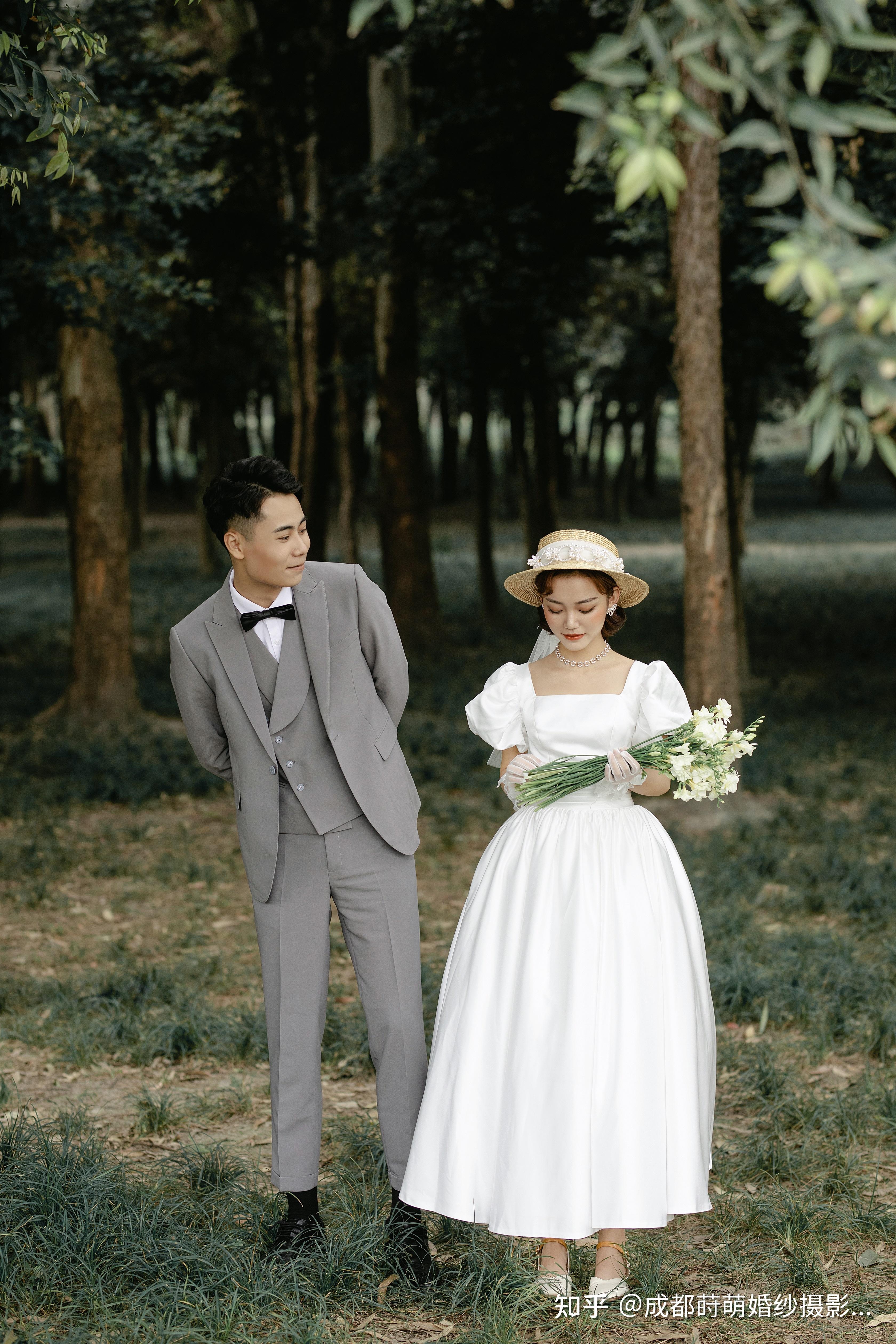 又有新照片出炉啦,分享一组油画调的复古婚纱照系列