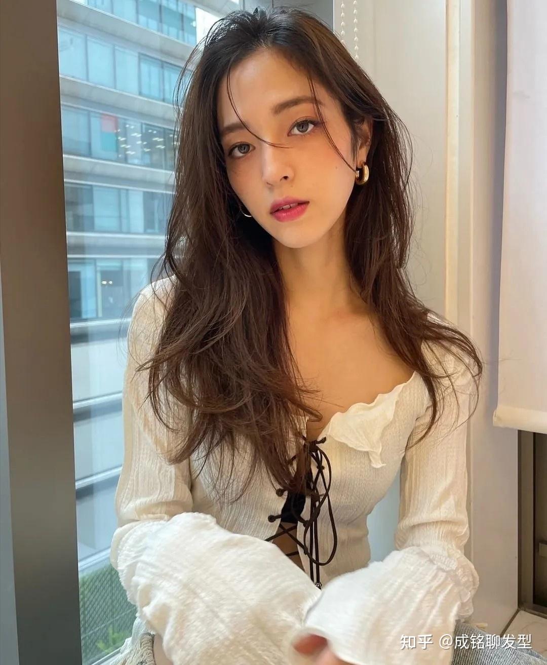 黑长直不再受宠这三款网红发型正流行时髦耐看又高级