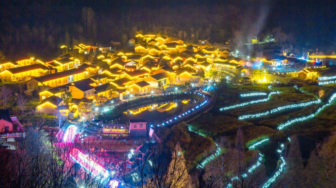 置身于灯光下的河南信阳新县田铺大塆仿佛童话一般为强化协同联动