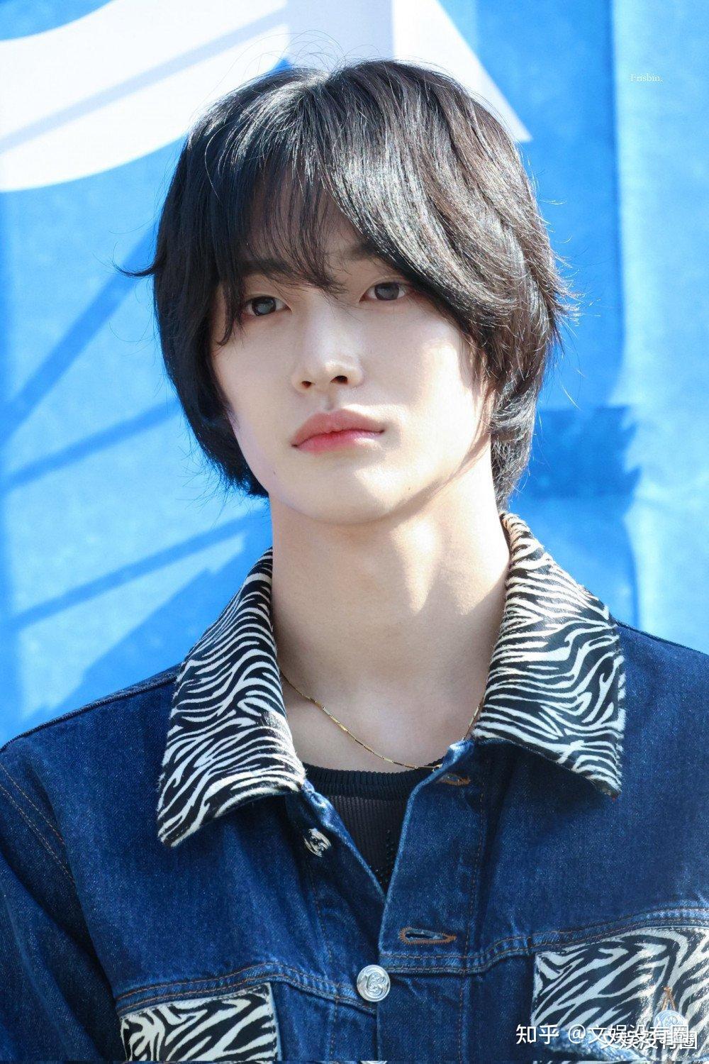 五代神颜?RIIZE元彬饭拍出圈,被赞“拯救了SM花田” - 知乎