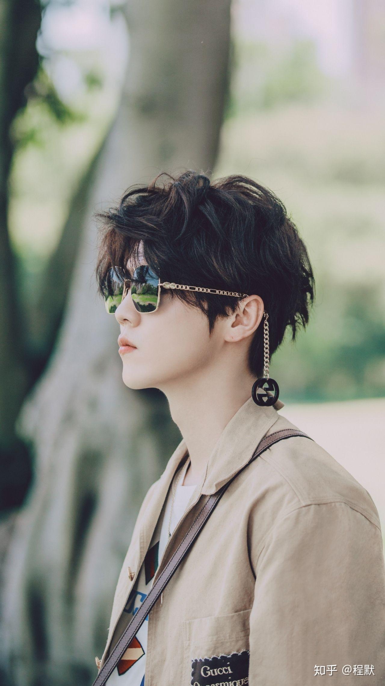 有鹿晗站着的全身照吗? - 知乎