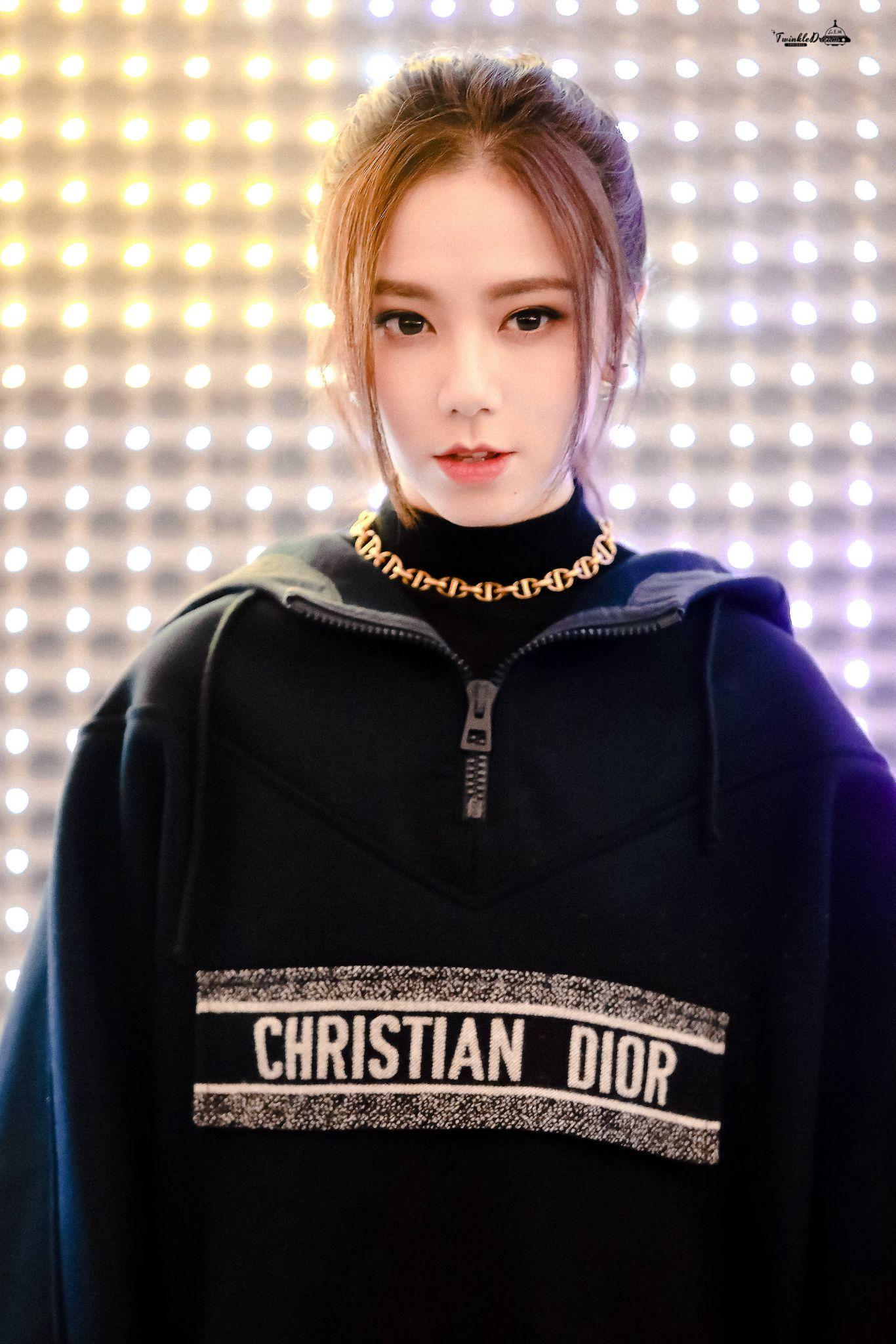 如何评价邓紫棋长相? - 知乎