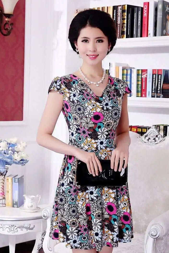 被魏秋桦老年的大胆穿搭惊艳了:一字肩,大漏背,透视装,真性感