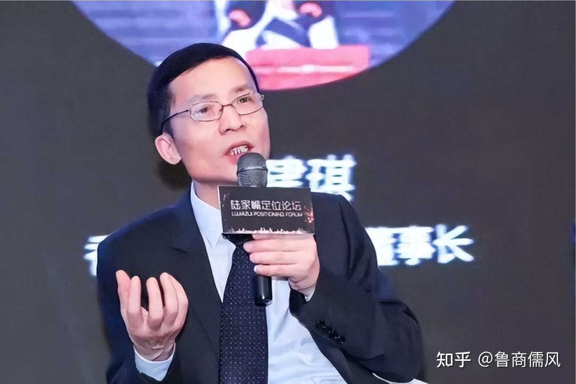当年在街头看到排队买奶茶的,是哥哥蒋建琪,他有个弟弟叫蒋建斌,两人