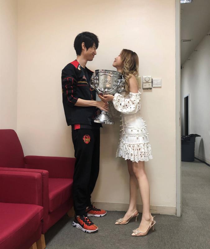 对于fpx核心队员doinb来说,糖小幽就是扮演着这样的角色.