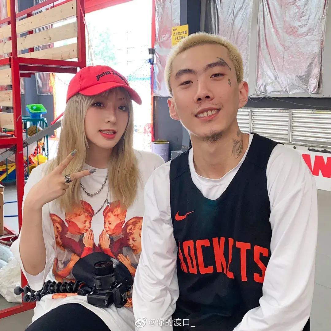 网友却都想让她"泳装带货"?