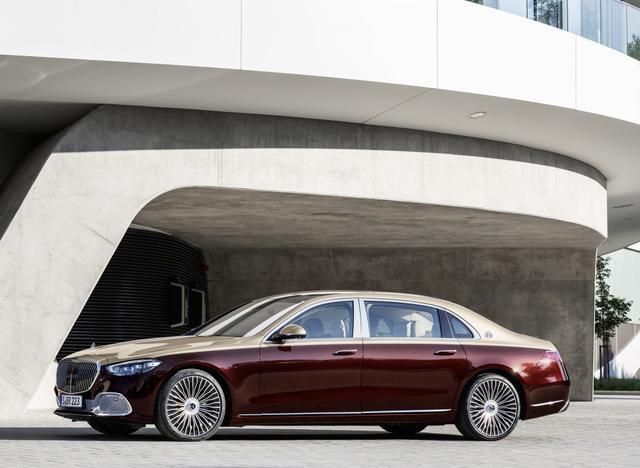 标准双拼配色仅存的奔驰v12全新一代迈巴赫s级强在哪