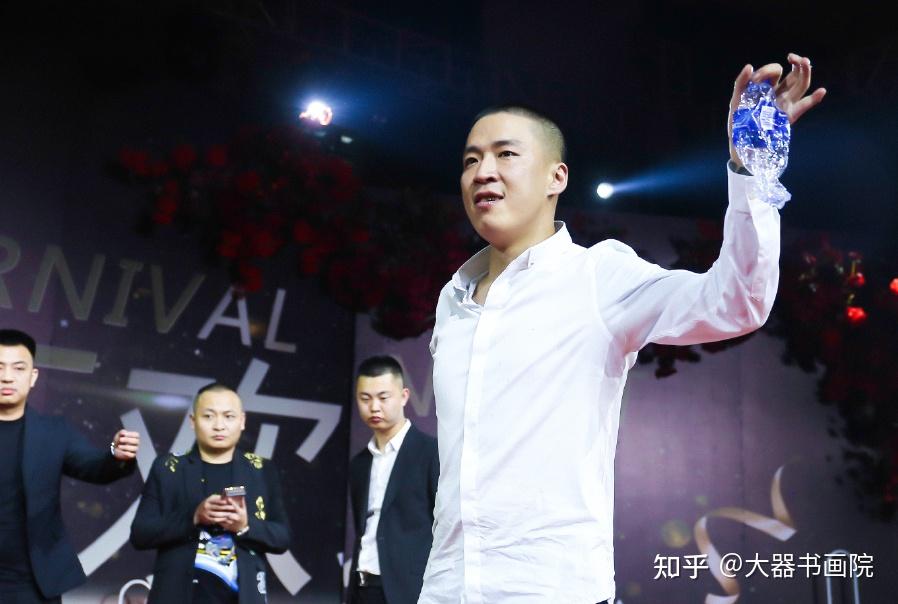 网红刘一手谈家暴事件隔空嘲讽前任丹sir扬言我比你幸福