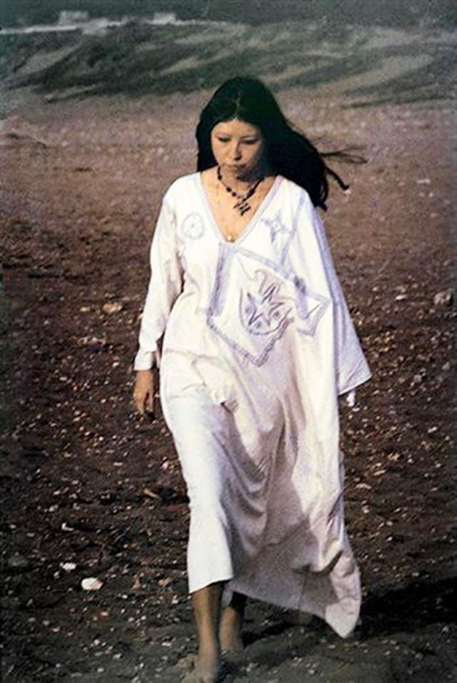 还记得那个带我们看撒哈拉沙漠的三毛吗