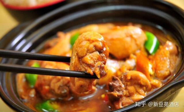 土豆加鸡肉的做法黄焖鸡 v2-22dfd8cb15eca51ba5b9834d512d9044_r.jpg