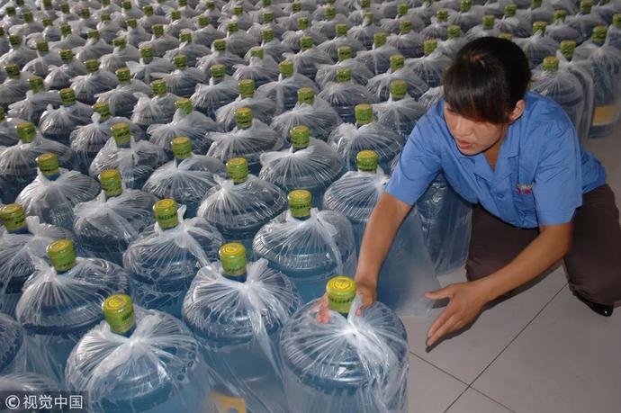 白開水純淨水礦泉水和蒸餾水哪個最適合做長期飲用水