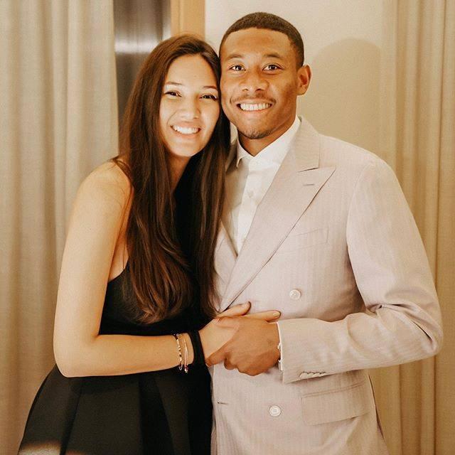 【社交秀】阿圭罗低调约会金发美女;津琴科女友秀惹火大长腿