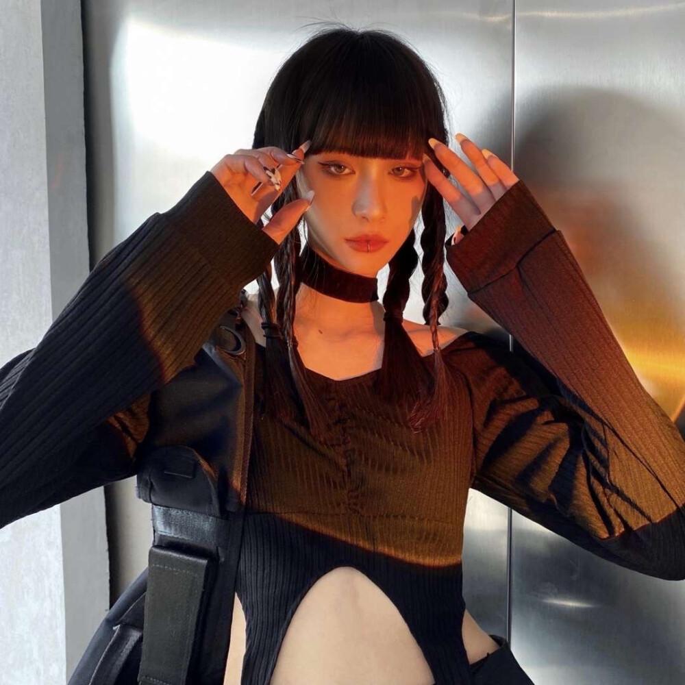 有没有很飒的气质女生头像,动漫真人都可以? - 知乎