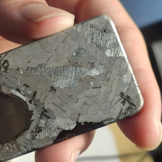 按照常规的理解,铁陨石中能被称为"纹理"的结构有维斯台登构造