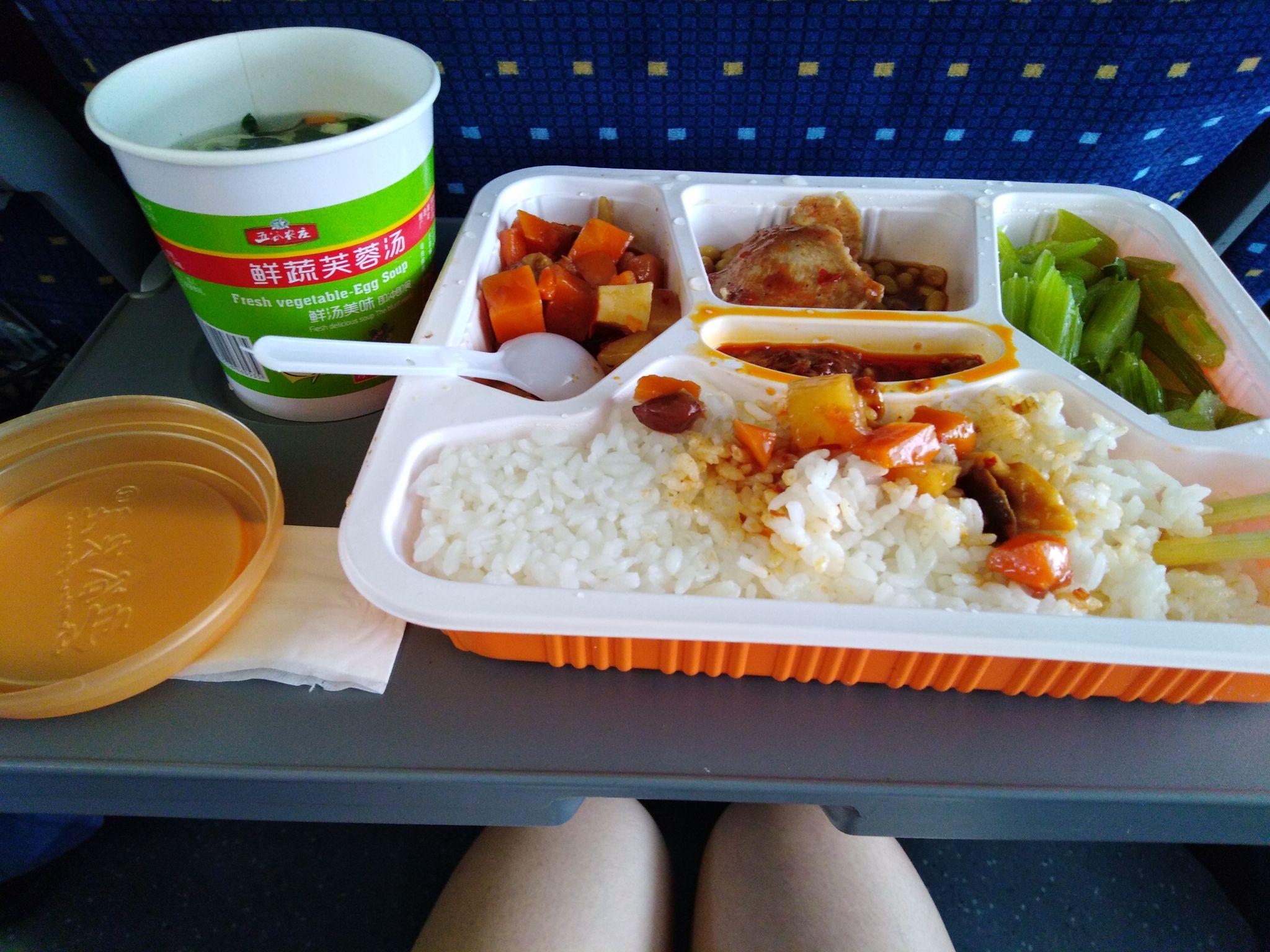 请聊聊你在高铁或者动车上都吃过哪些难吃的盒饭