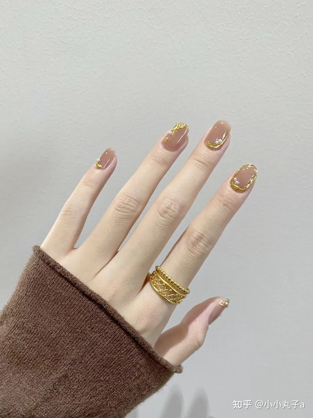 被问了800遍的「复古显白」秋季美甲,果然好看啊! - 知乎