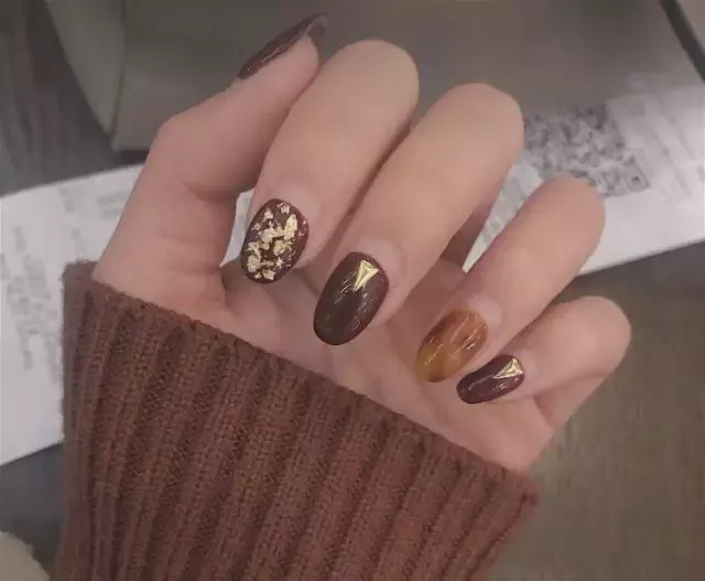 这里可能是最全的新年美甲集合了-新年美甲图片2021简单大方红色衣服