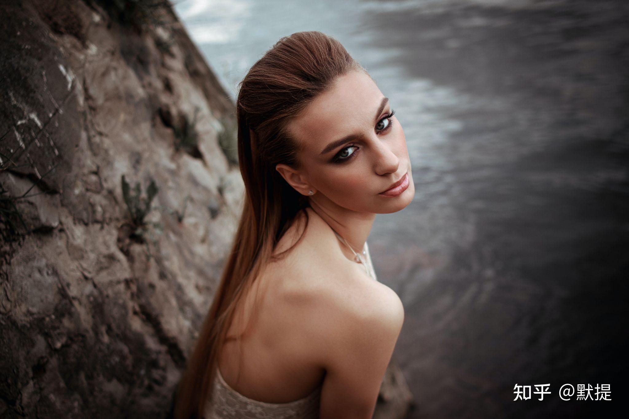 女人不应该只看重美貌更应该注重内在的修养和气质