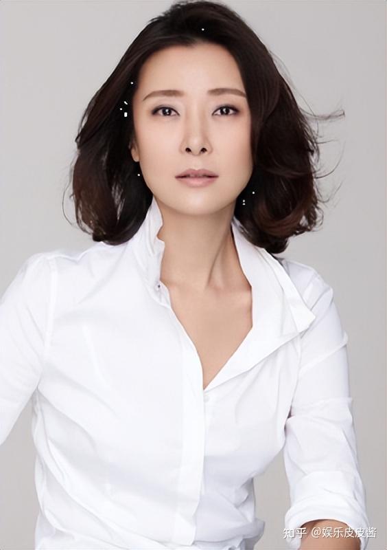 柯蓝曝光内幕被迫离职事业顺畅情路坎坷如今49岁依旧单身