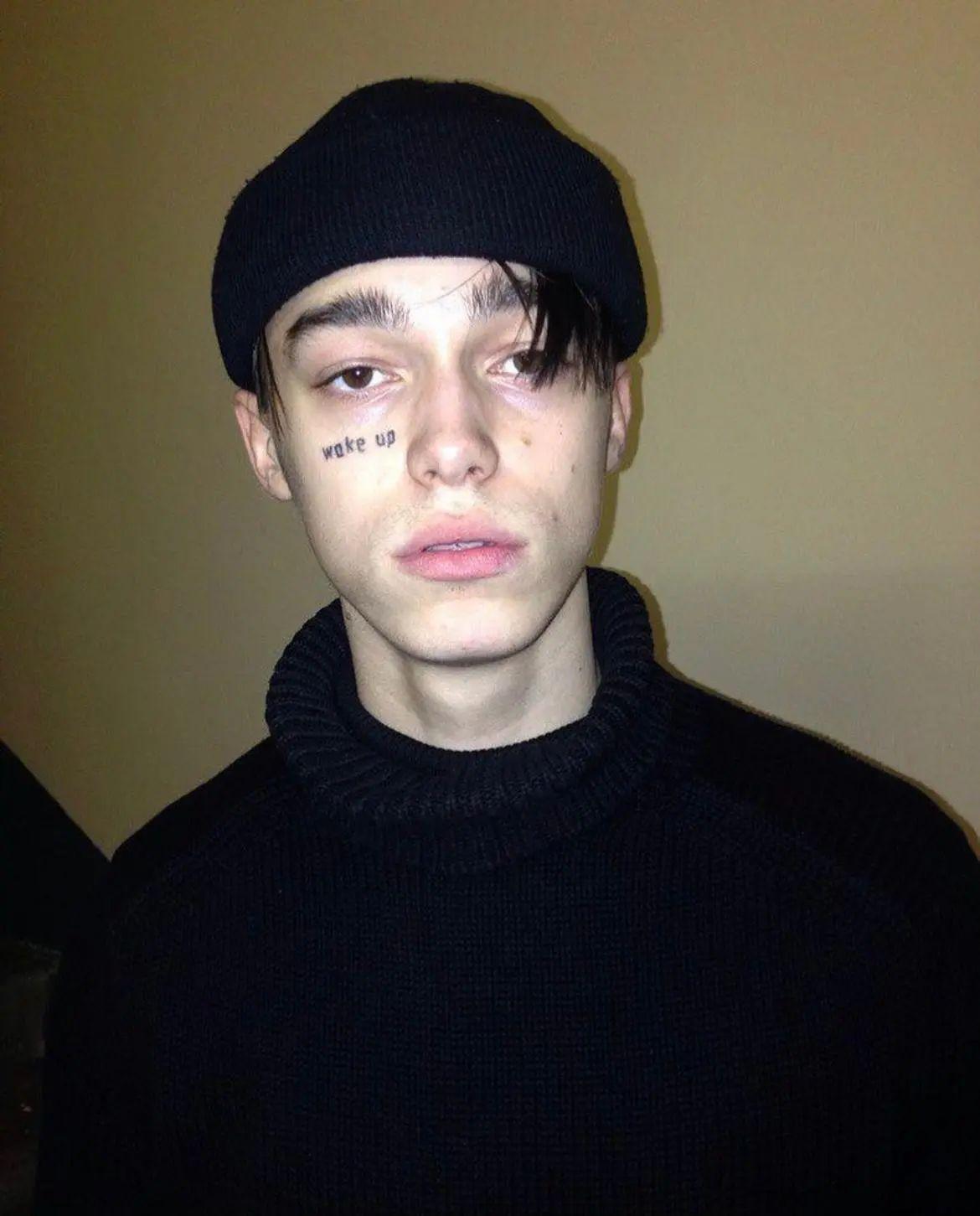 俄罗斯睡不醒男孩「sashatrautvein 」人称戒哥,分享一些无水印的头像