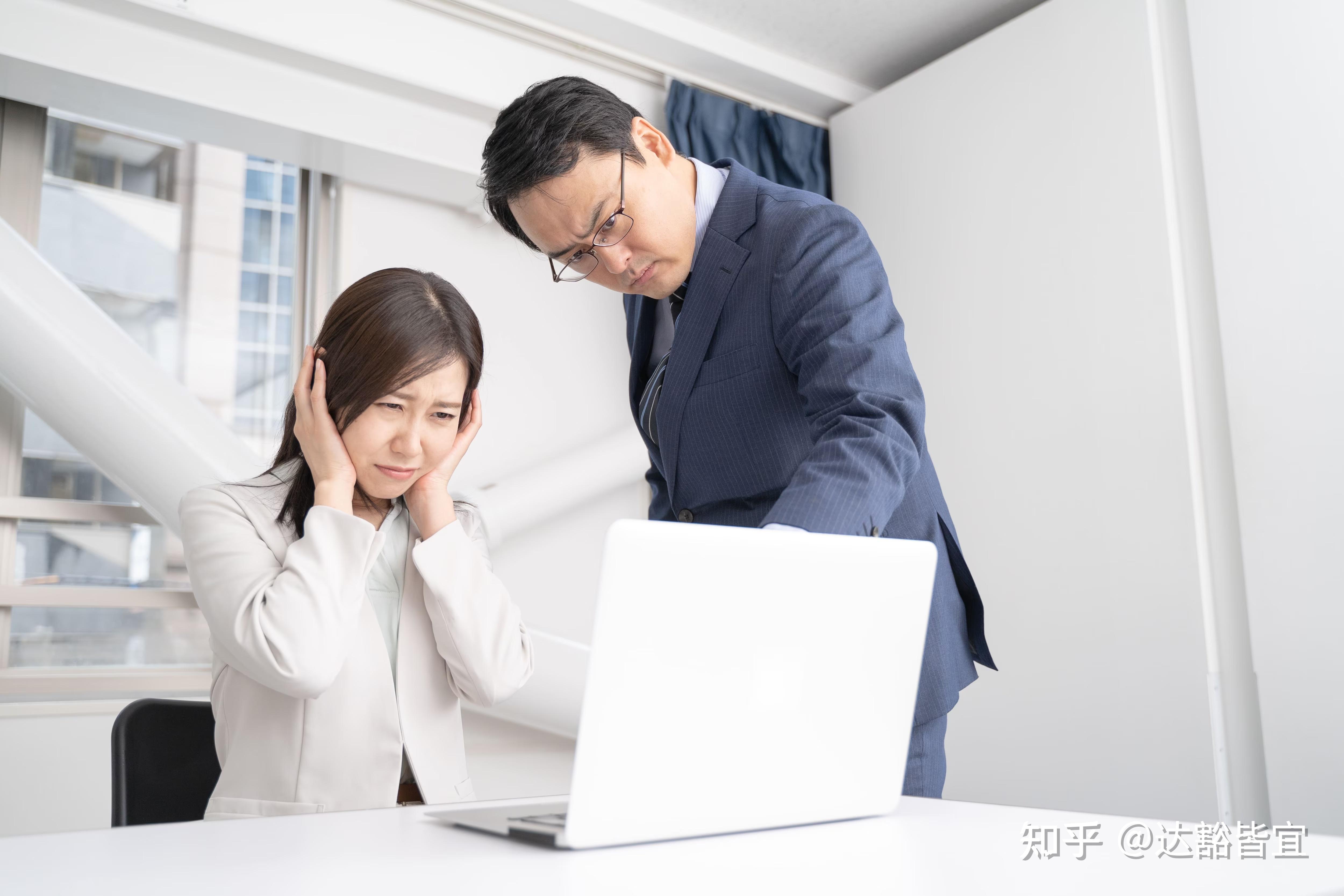 受到职场霸凌后抑郁要辞职吗(受到职场霸凌后抑郁要辞职吗怎么办)