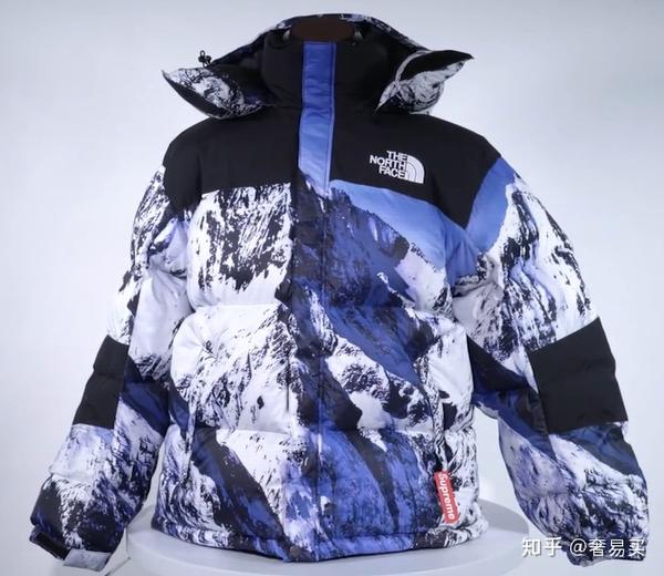 奢侈品鉴别：Supreme X The North Face 联名款雪山风景印花羽绒服真假