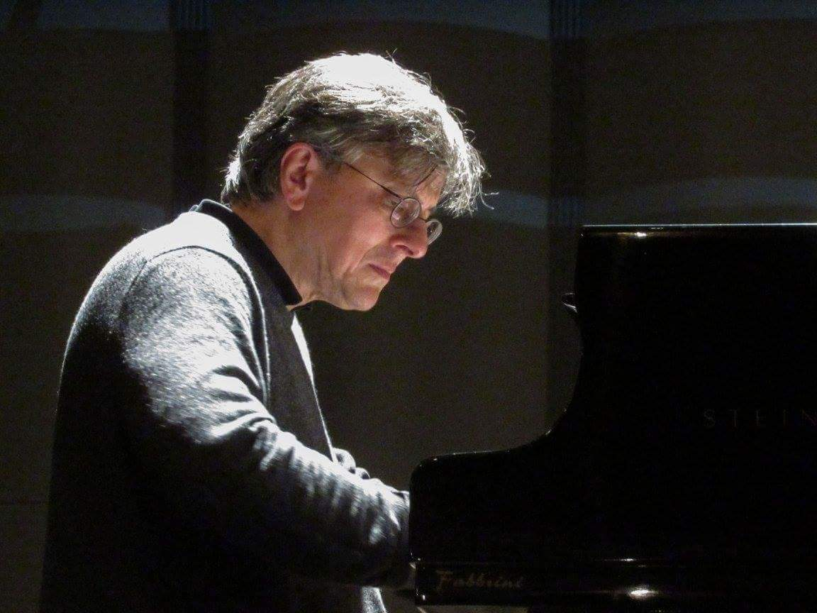 德国著名的科隆音乐与舞蹈学院钢琴教授安得烈弗罗利希andreas