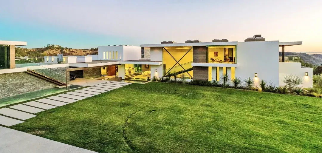 知名dj zedd公开上亿豪宅,还用乐高搭了一个夜店.