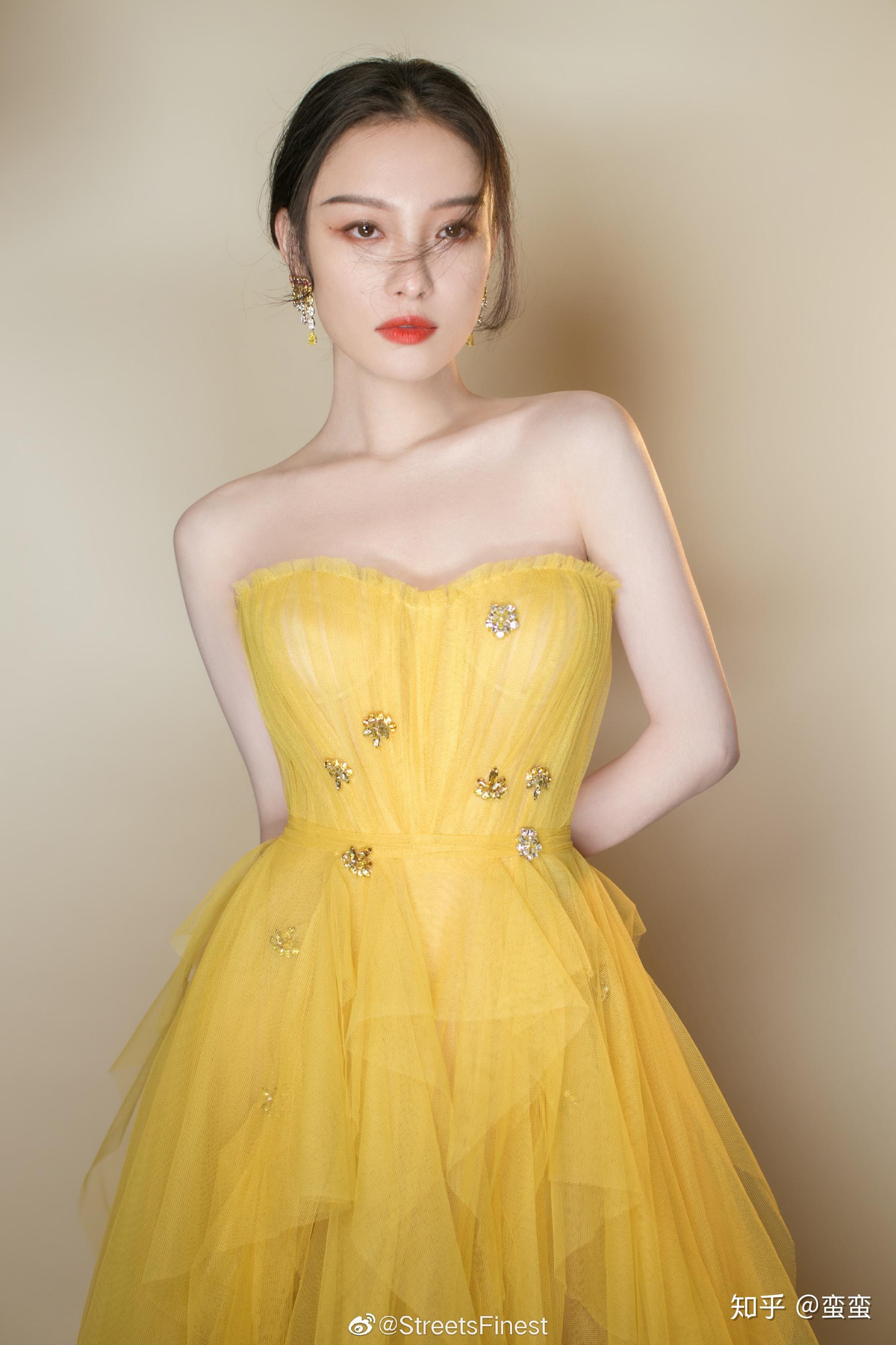 大家有存的让你觉得惊艳的女明星礼服图吗