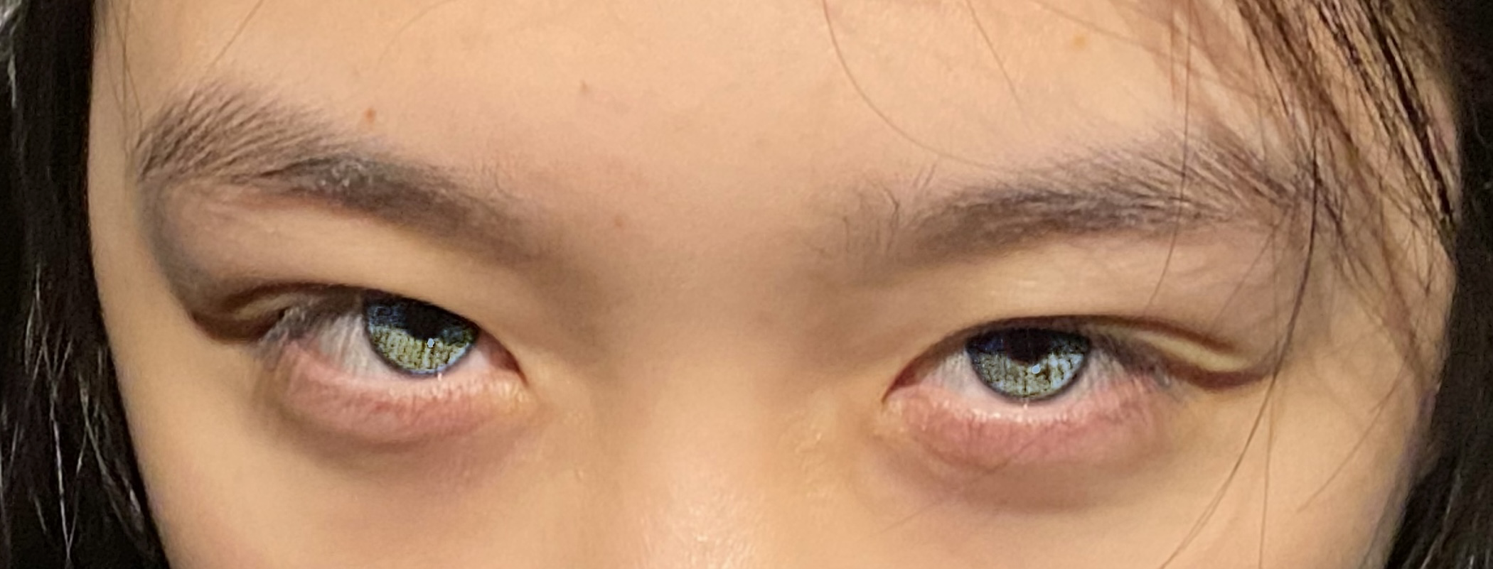 有没有见过天生浅色眼睛或蓝眼睛的中国人