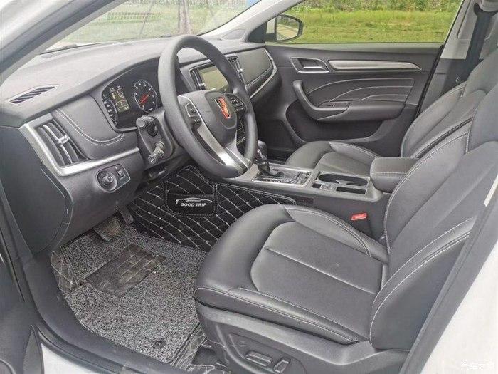 我的荣威i6plus的车内空间也是十分的大的,既然买车代步嘛,肯定要考虑