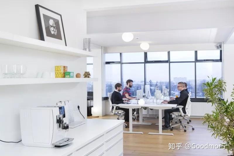 你是如何从平面设计转行到其它行业的?