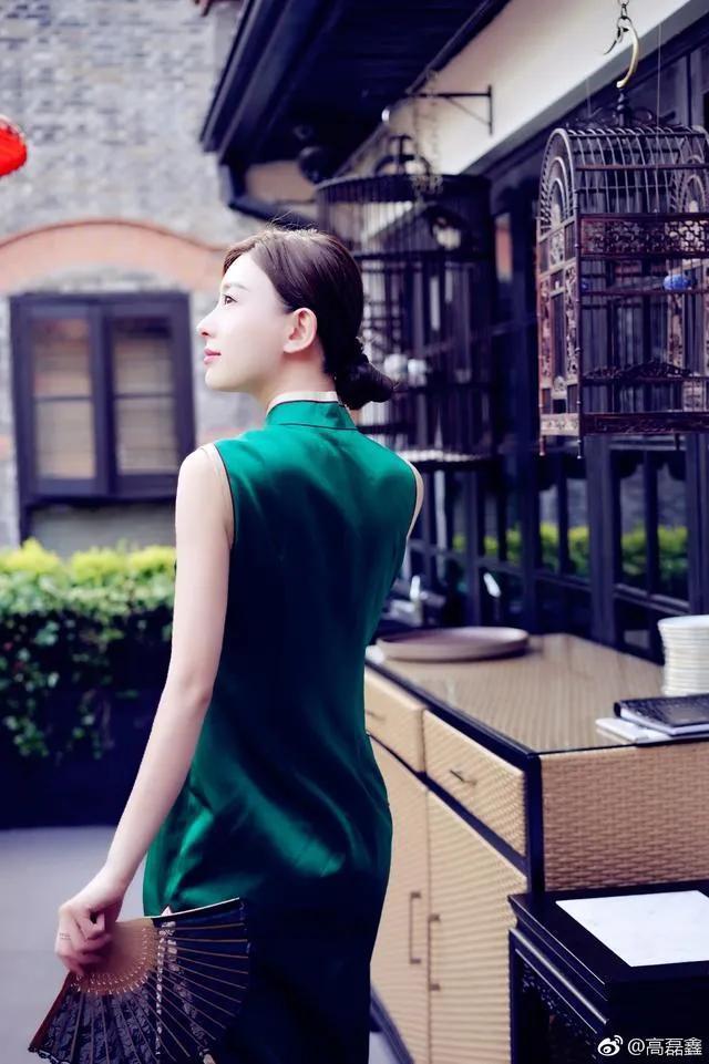 终于知道薛之谦为何回头找高磊鑫,旗袍照曝光,网友:任谁都回头