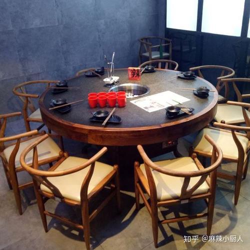 火锅店桌子摆门外 v2-23b5a8bd5f502e369d87eea32e7055d4_r.jpg