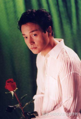 你有没有张国荣抱着一束鲜花的照片?