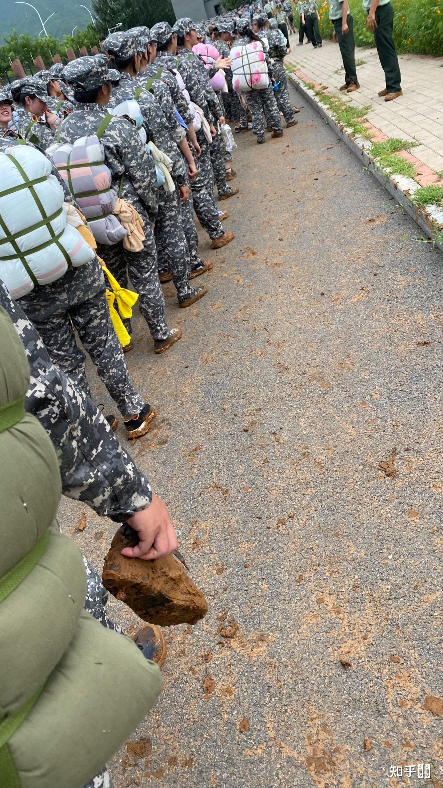 如何看待北京化工大学军训安排踩泥科目