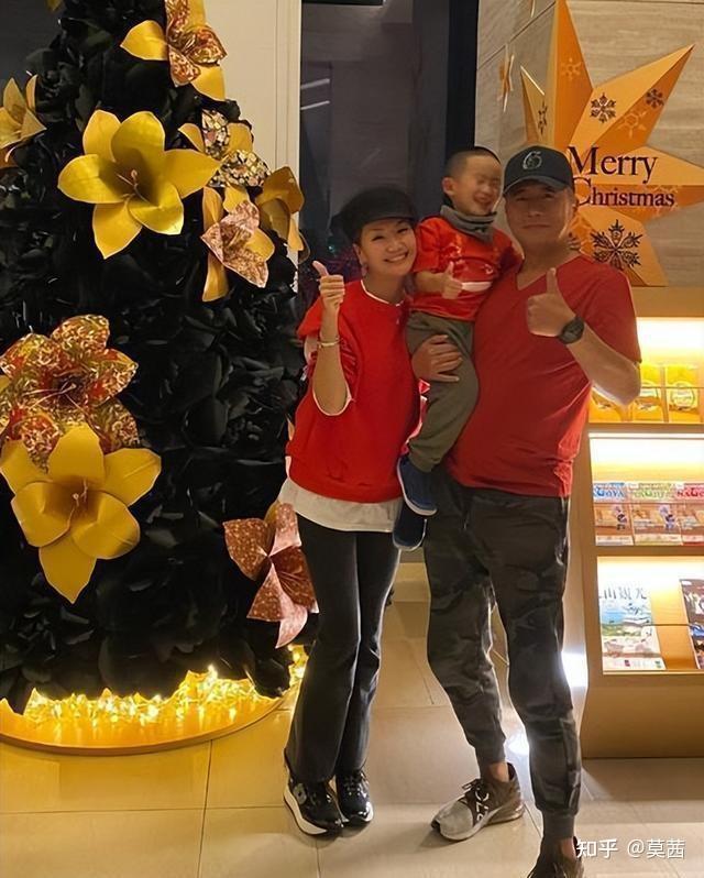 他是江珊前夫,张若昀"父亲",二婚娶小17岁娇妻,成人生赢家