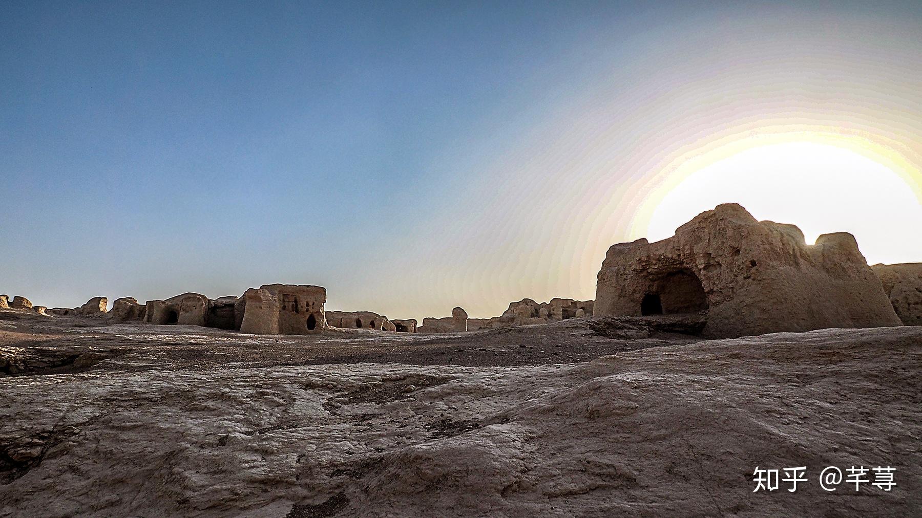 昔日的安西都护府如今的交河故城历史已经随风而去古今将相在何方荒冢