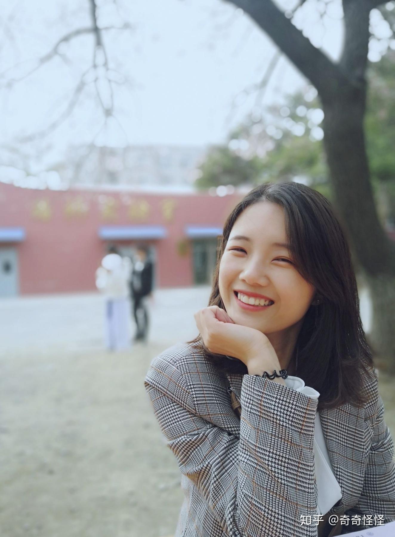 女生笑起来眼睛眯成一条缝好看吗? - 知乎