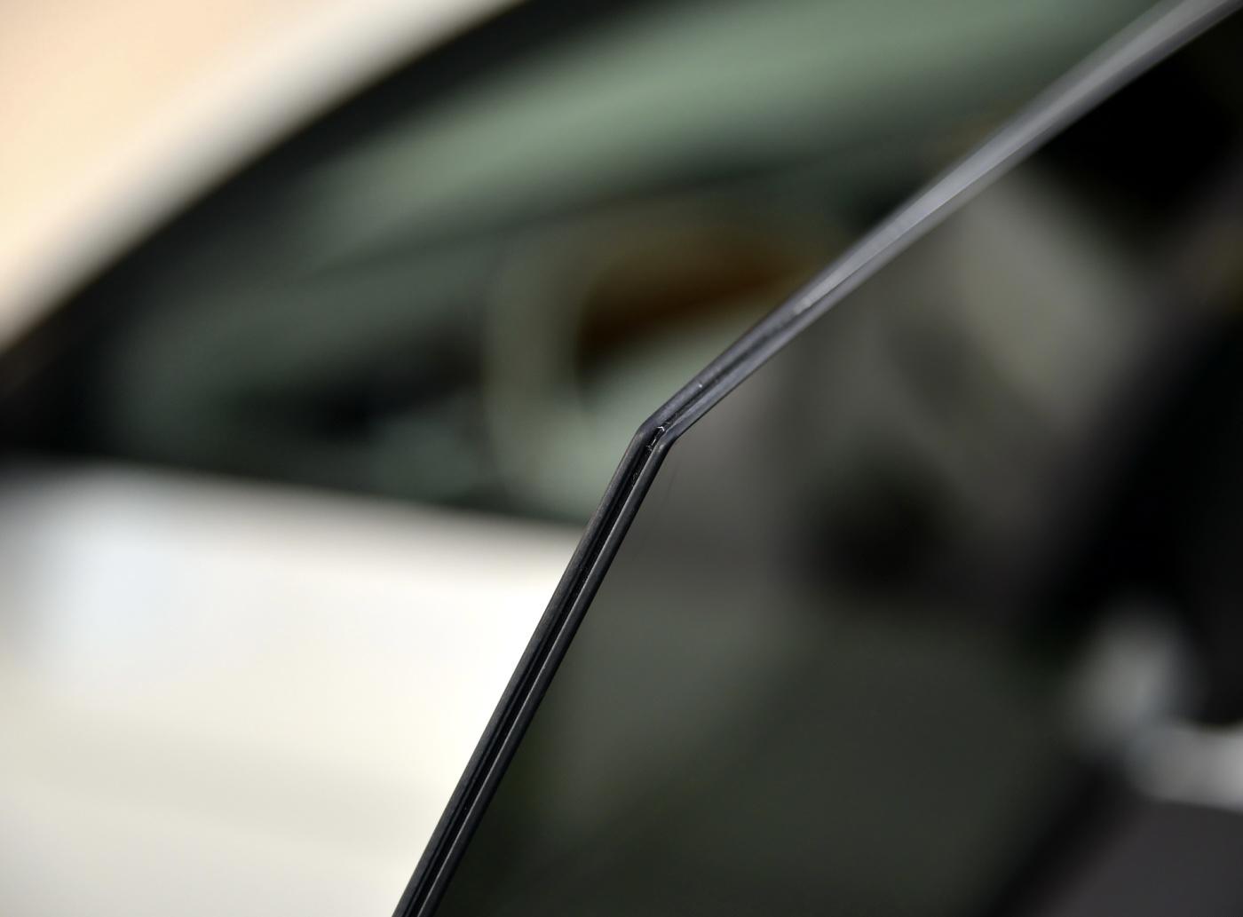 全车9块双层隔音玻璃,越级风噪隔绝水平