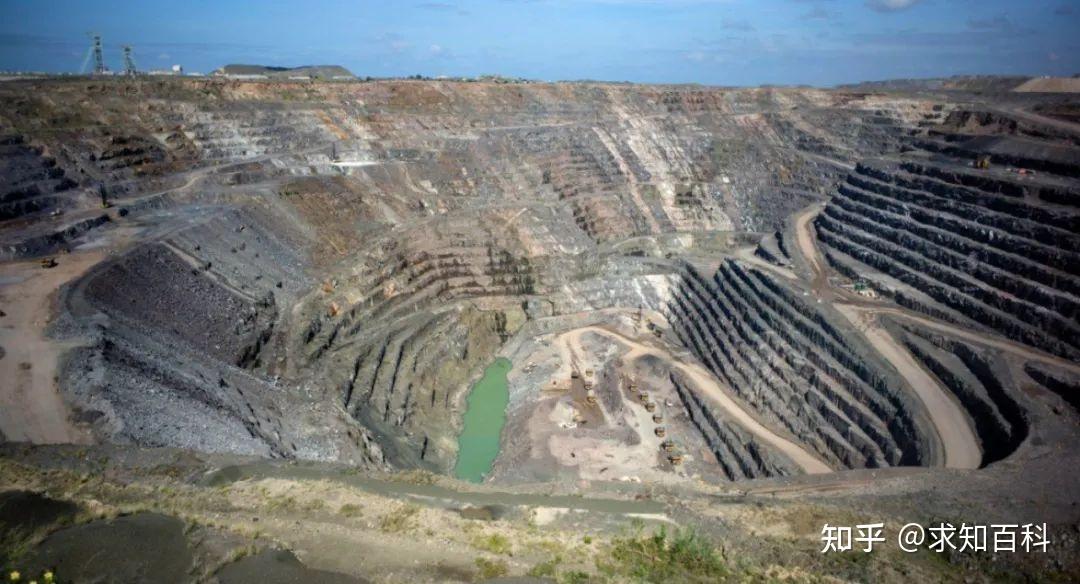 迪亚维克钻石矿位于北美洲国家加拿大的西北部,是全世界最大的钻石