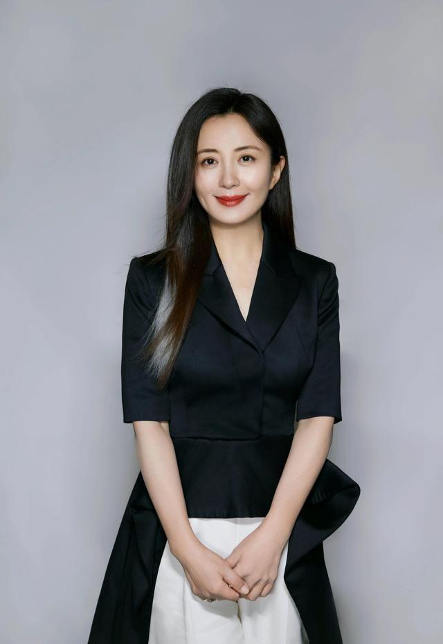 演员杨童舒，34岁在剧组意外怀孕，老公只是一个普通生意人 - 知乎