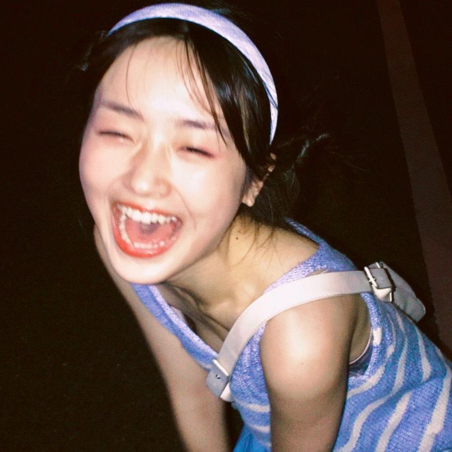 有没有那种笑的很开心的女生头像? - 知乎